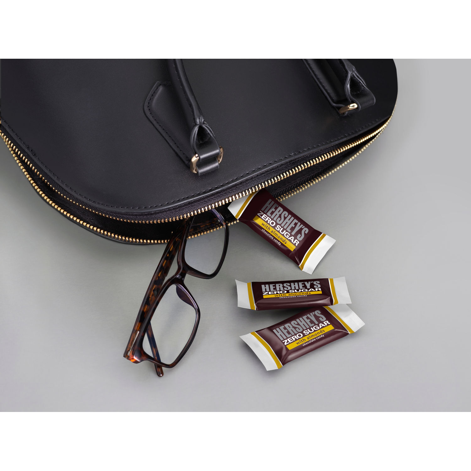 HERSHEY’S ZERO SUGAR Milk Chocolate With Almonds Miniatures 5.1oz Candy Bag - THE HERSHEY COMPANY