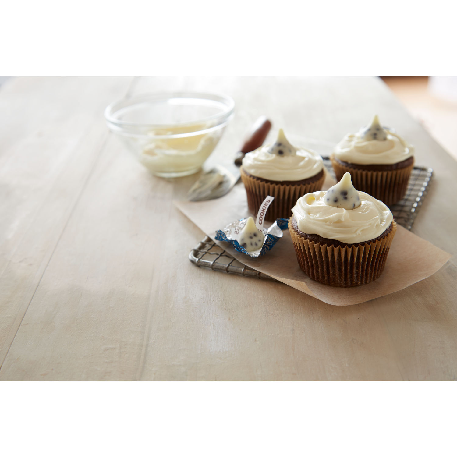 HERSHEY’S KISSES Cookies N Crème Miniatures 10oz Candy Bag - THE HERSHEY COMPANY